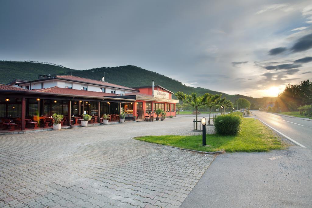 Guesthouse Ošterija Branik Buitenkant foto